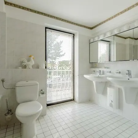 6400 Private Homestay *